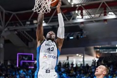 NBA总决赛MVP伦纳德加盟雄鹿，与字母哥打造超级组合挑战新赛季